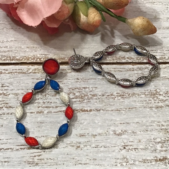 Oval Earrings - Picture 4 of 5